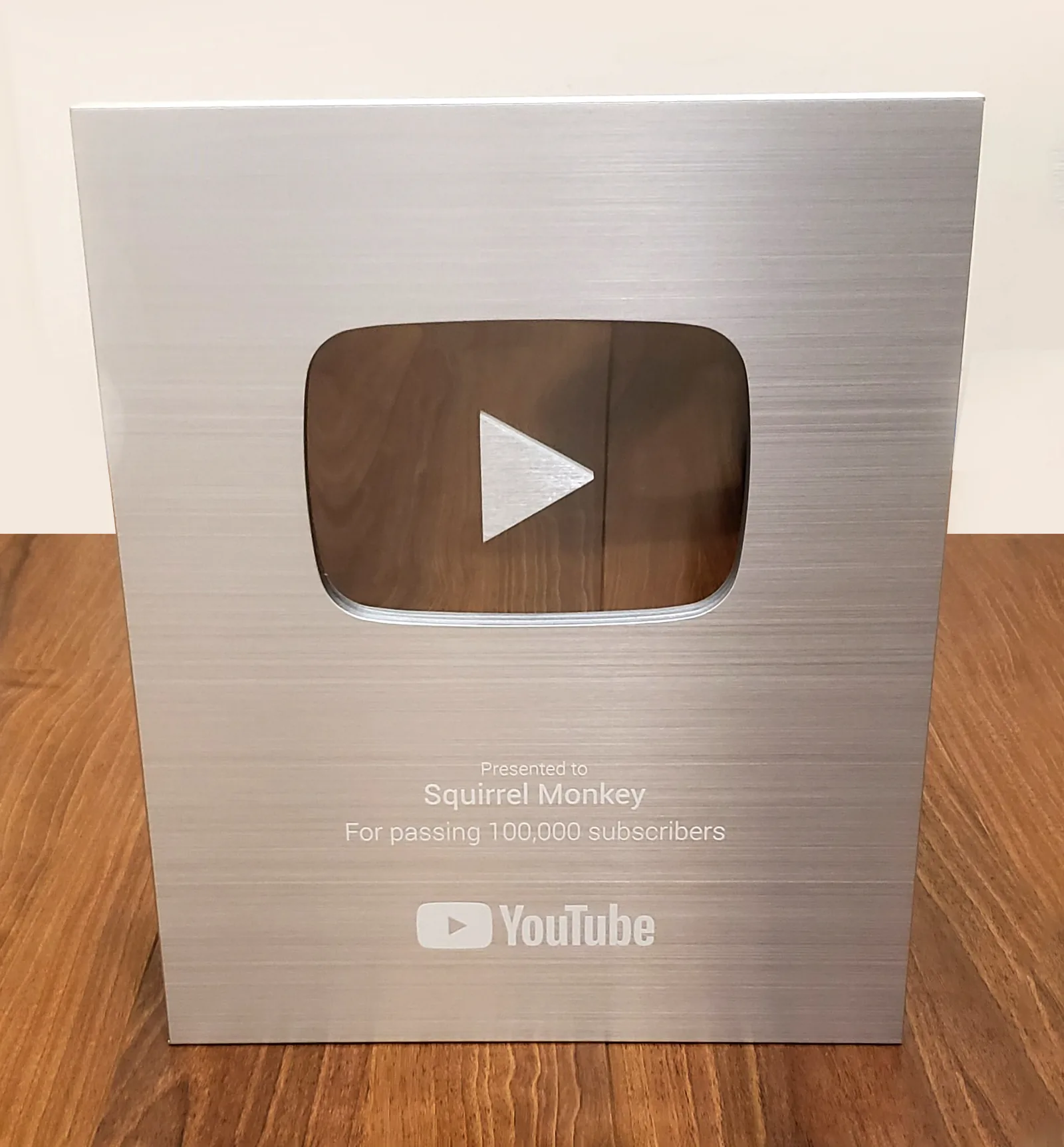 Từ cử nhân luật đến YouTuber 10 triệu subscriber