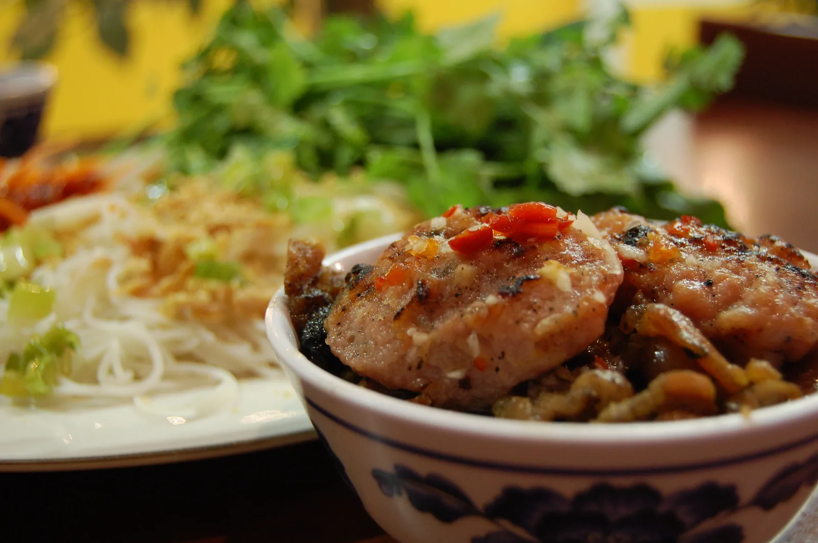 Điều gì làm Ninh Tito khác biệt — phong cách, series và tầm ảnh hưởng thực